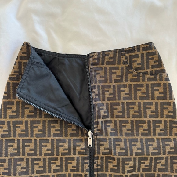 Authentic vintage Fendi reversible mini skirt with zipper - Picture 4 of 7